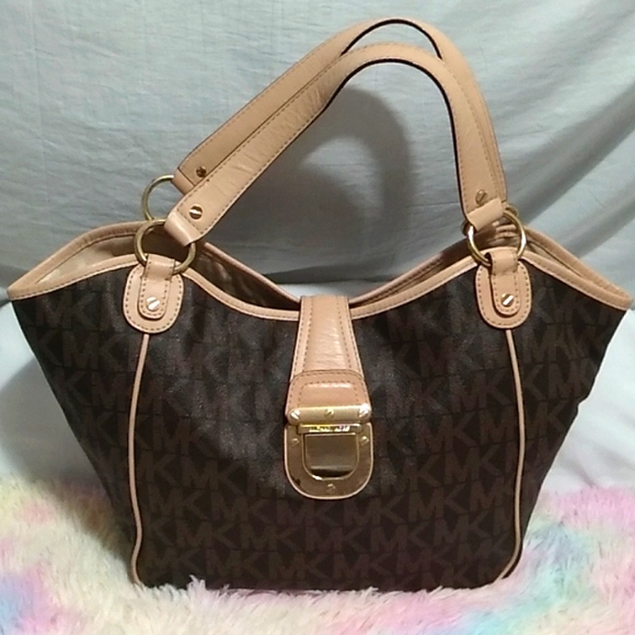 Michael Kors Handbags - EASTER SALE! Authentic Michael Kors Jet Set Two Way Shoulder bag Gently Used